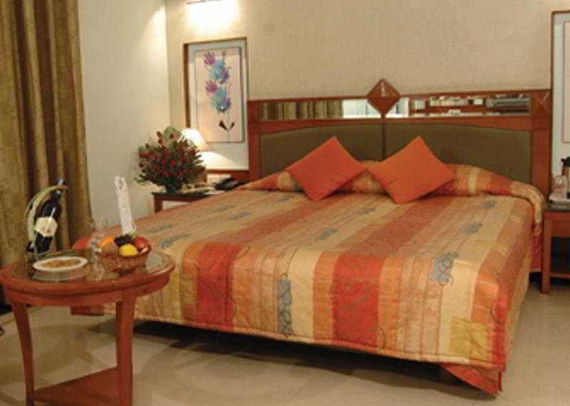 Hotel J P Cordial Bangalore Esterno foto