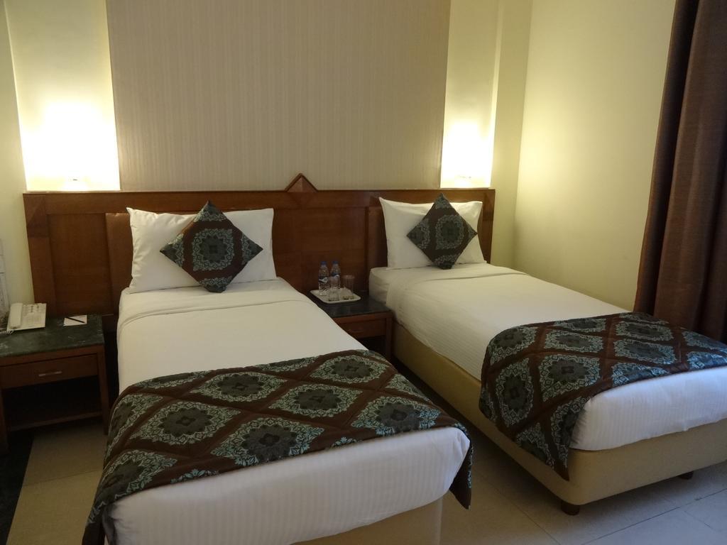 Hotel J P Cordial Bangalore Esterno foto