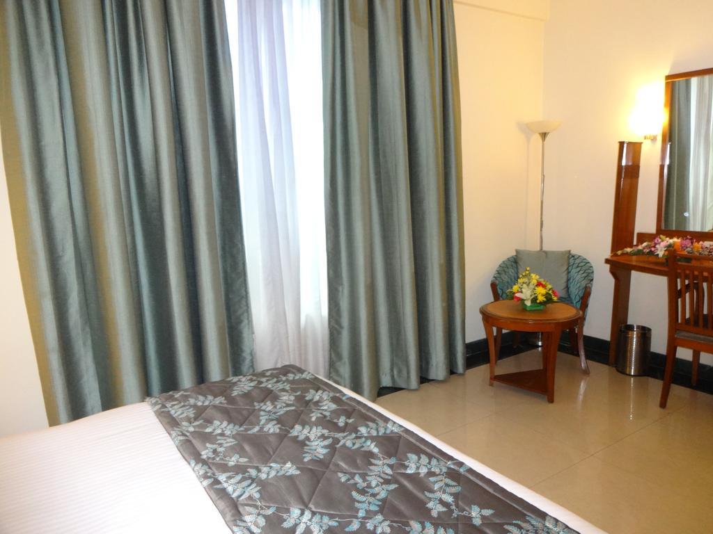 Hotel J P Cordial Bangalore Esterno foto